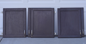 lot 22 image: 5-Finished Cabinet Doors (17.5Wx21.5H) With Euro Hinges & Handles