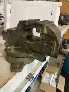 lot 51 image: 5 inch Heavy Duty Vise