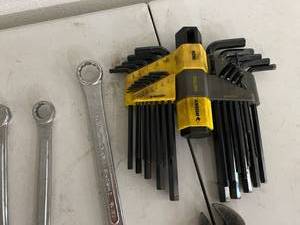 lot 86 image: Wrench and Screwdriver Assortment