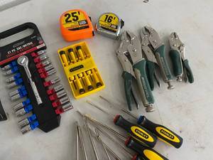 lot 90 image: Garage Tool Haul