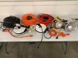 lot 189 image: Worklights and cords