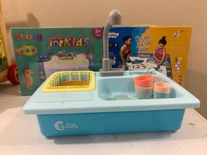 lot 243 image: Playing with Water Toys