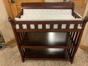 lot 250 image: Changing Table