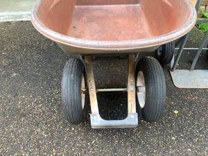 lot 215 image: Rubbermaid poly 2 wheel wheelbarrow and cart dolly