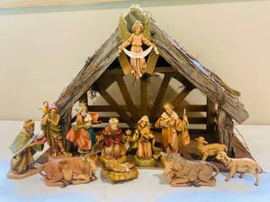 lot 230 image: Fontanini Christmas Creche Set