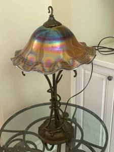 lot 16 image: Tiffany Style Lamp