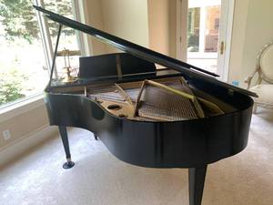 lot 21 image: Baby Grand Piano