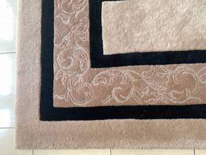 lot 22 image: Custom Area Rug