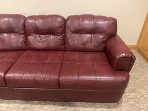 lot 24 image: Sectional