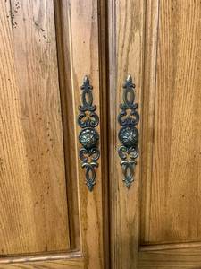 lot 125 image: Armoire