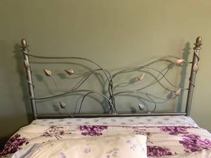 lot 126 image: Lovely Queen Size Bed