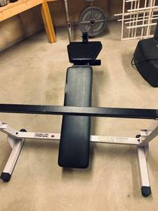 lot 114 image: Weightlifting Equipment