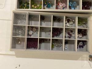 lot 256 image: Bead Lot 256