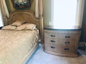 lot 40 image: Fabulous Bernhardt Bedroom Set