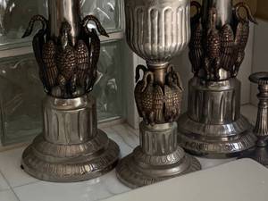 lot 166 image: Vintage Look Candle Decor