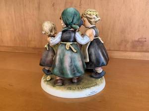 lot 288 image: Hummel Figurine - Group of 4 Little Girls