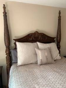lot 29 image: Four Poster Queen Bed