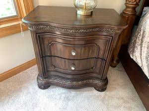 lot 28 image: Pair of Nightstands