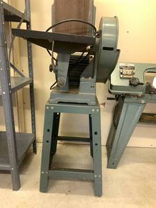lot 213 image: 6 inch belt, 9 Disc Sander