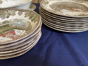 lot 319 image: Johnston Bros. Dinnerware