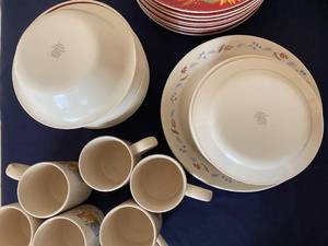 lot 320 image: Colorful Partyware