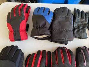 lot 270 image: 14 Pair Mens Gloves