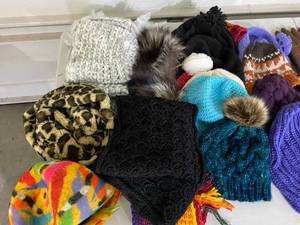 lot 271 image: Womens Winter Gear