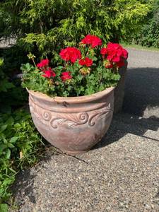 lot 136 image: Ceramic Flower Pots