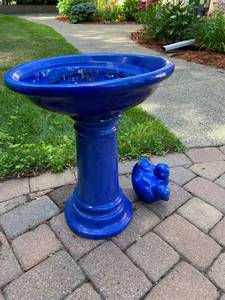 lot 146 image: Blue Bird Bath and Ceramic Birds