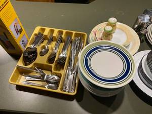 lot 328 image: Kitchen Ware