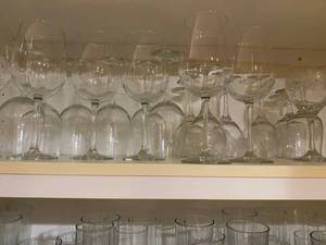 lot 350 image: Casual Dinner and Drinkware