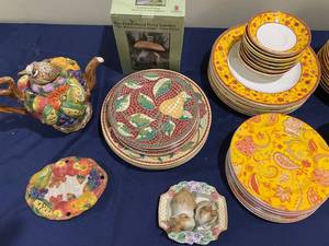 lot 352 image: Colorful Dishes