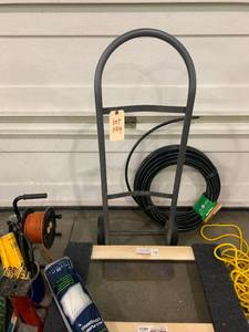 lot 194 image: Big Collection of Garage Stuff