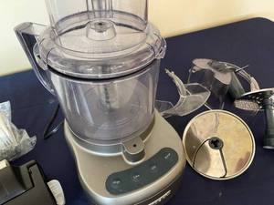 lot 318 image: Cuisinart Processor and Food Saver