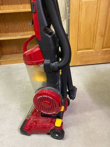 lot 356 image: Vacuum Cleaner