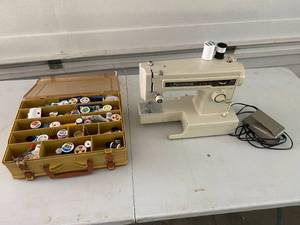 lot 283 image: Sewing Machine