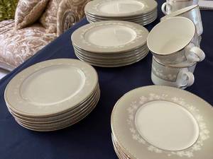 lot 315 image: Lenox China