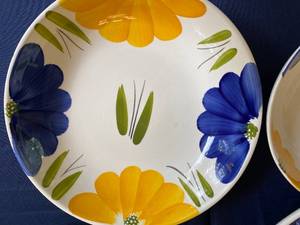 lot 312 image: Italian Stoneware