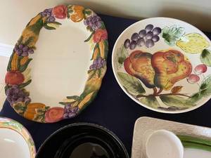 lot 313 image: Colorful Serveware