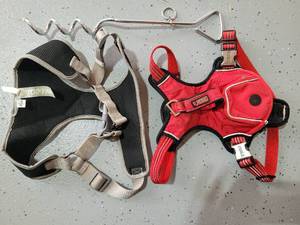 lot 23 image: Dog Harnesses and Chain Stake
