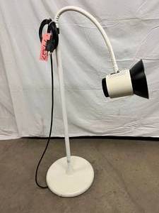 lot 9 image: MSRP $350 Brewer Professional Products 15100 Gooseneck Adjustible Medical Exam Multi-faceted Reflector Light Lamp Good Working Condition