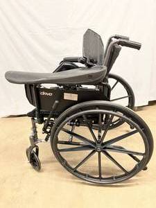 lot 14 image: Drive Cruiser III Light Weight Wheelchair - Footrests Do Not Match - Good Working Condition