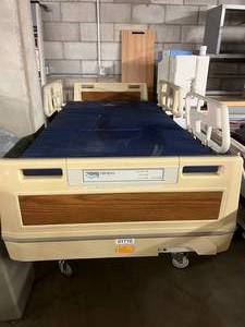 lot 1 image: WOW MSRP $14,000 HILL ROM ADVANCE SERIES HI LOW ELECTRIC ADJUSTABLE BACK & KNEE HOSPITAL BED WCHAIR POSITION INCLUDES USED MATTRESS THAT PREVENTS BED SORES GREAT WORKING CONDITION 