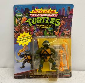 lot 45 image: 1990 TMNT Sword Slicin Leonardo On Origianl Card (Bubble Lens Yellowed)