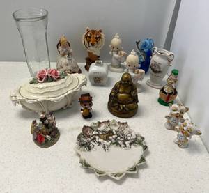 lot 75 image: Group Of Vintage Misc. Nick Nacks