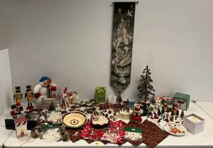 lot 89 image: Large Christmas Lot