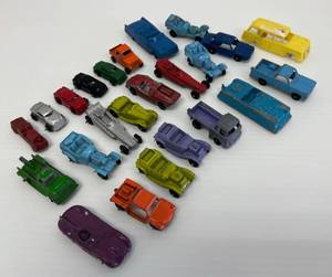 lot 180 image: Group Of Vintage Die Cast Cars Including Midgetoy, Tootsetoy And More (1 Plastic)