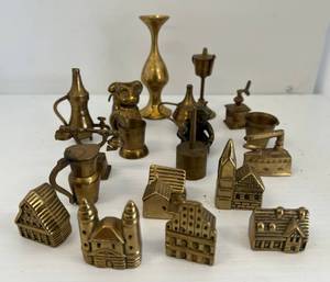 lot 186 image: Group Of Vintage Solid Brass Knick Knacks