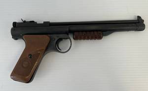 lot 188 image: Vintage Benjamin Franklin Model 137 177 Cal Pump Action BB Pistol (Untested)