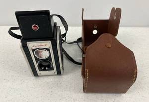 lot 195 image: Antique Kodak Duaflex II Camera With Case
